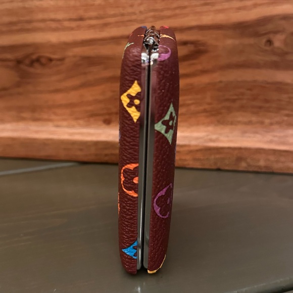 Compact Mirror - Picture 3 of 7